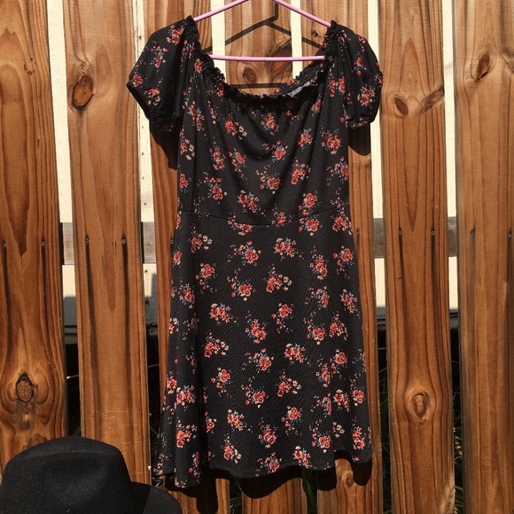 NWT Xhiliration Target Black Floral Dress Size M - Picture 2 of 7